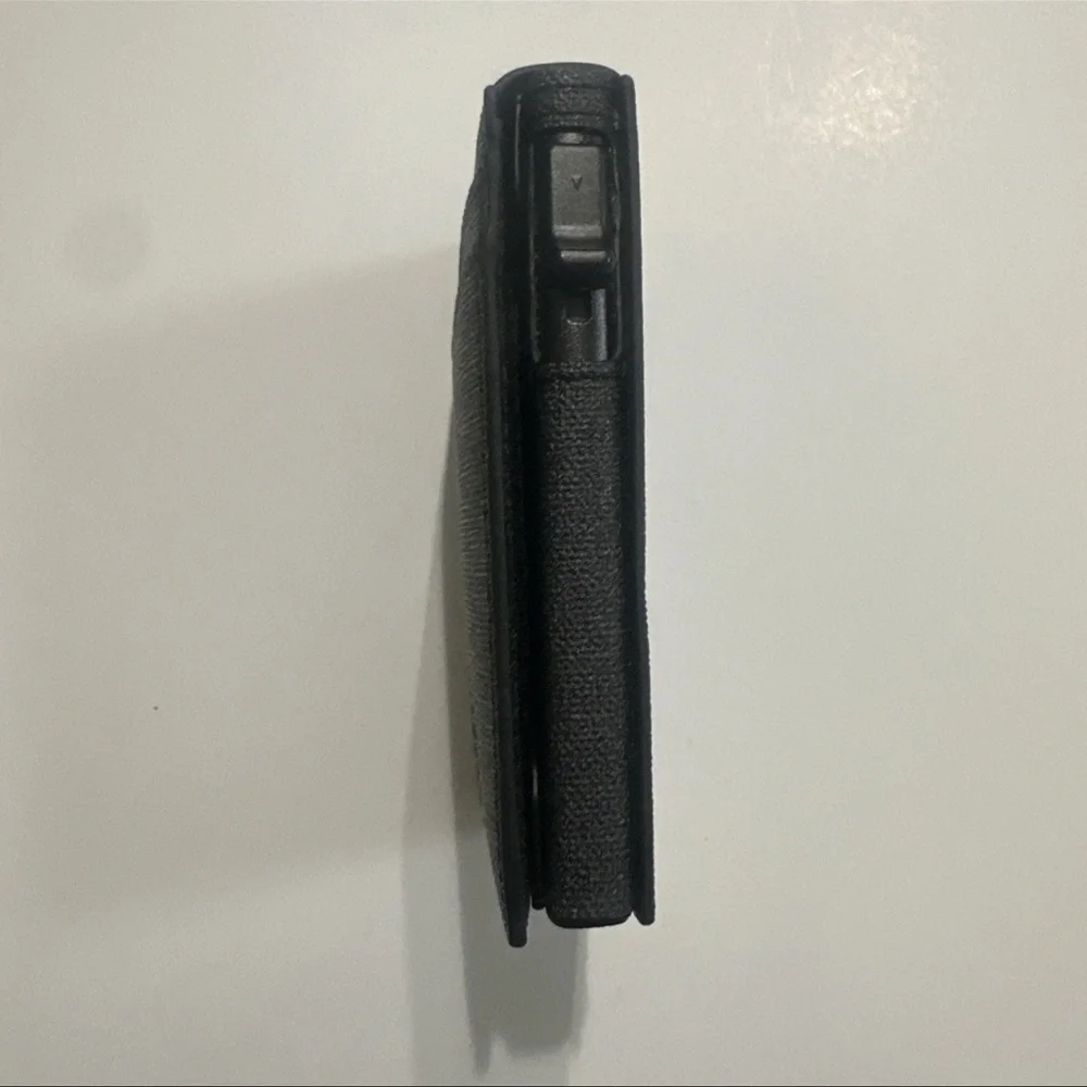 Wallet with card holder and ID holder, black with magnetic closure, new
